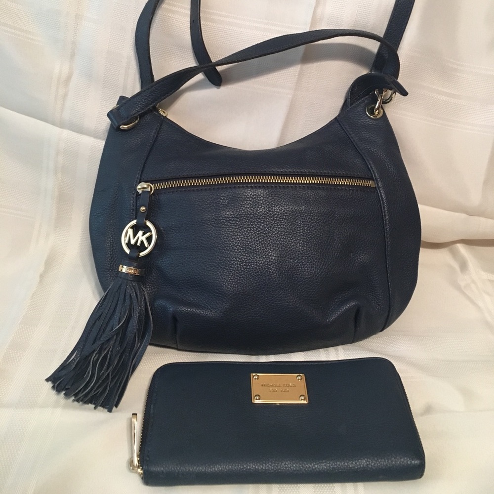 Michael kors navy crossbody & wallet set